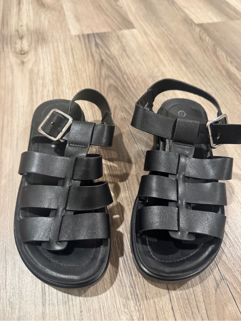 Soda women’s Multi-Strap Buckle Sandals